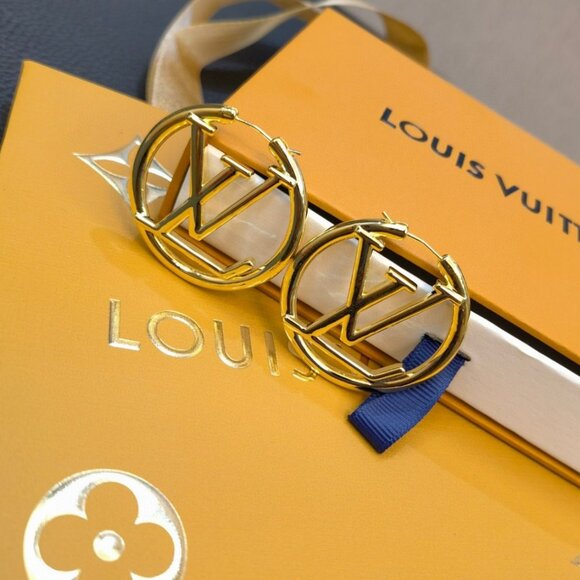 Fashion-forward Louis Vuitton Gold Monogram Earwear - Picture 1 of 4